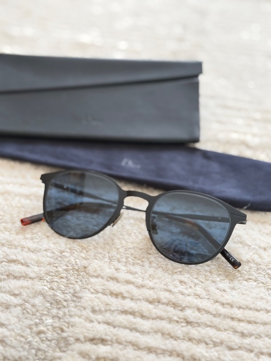 Dior Essential RU matte black sunglasses main image 5